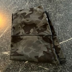 Lululemon Green Camo Align 28” Leggings - Size 8